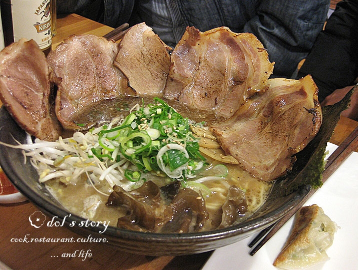 [서울 강남구 논현동/신논현역,논현역] 울트라멘 - 돈코츠쇼유라멘, 교자, 기린병맥주